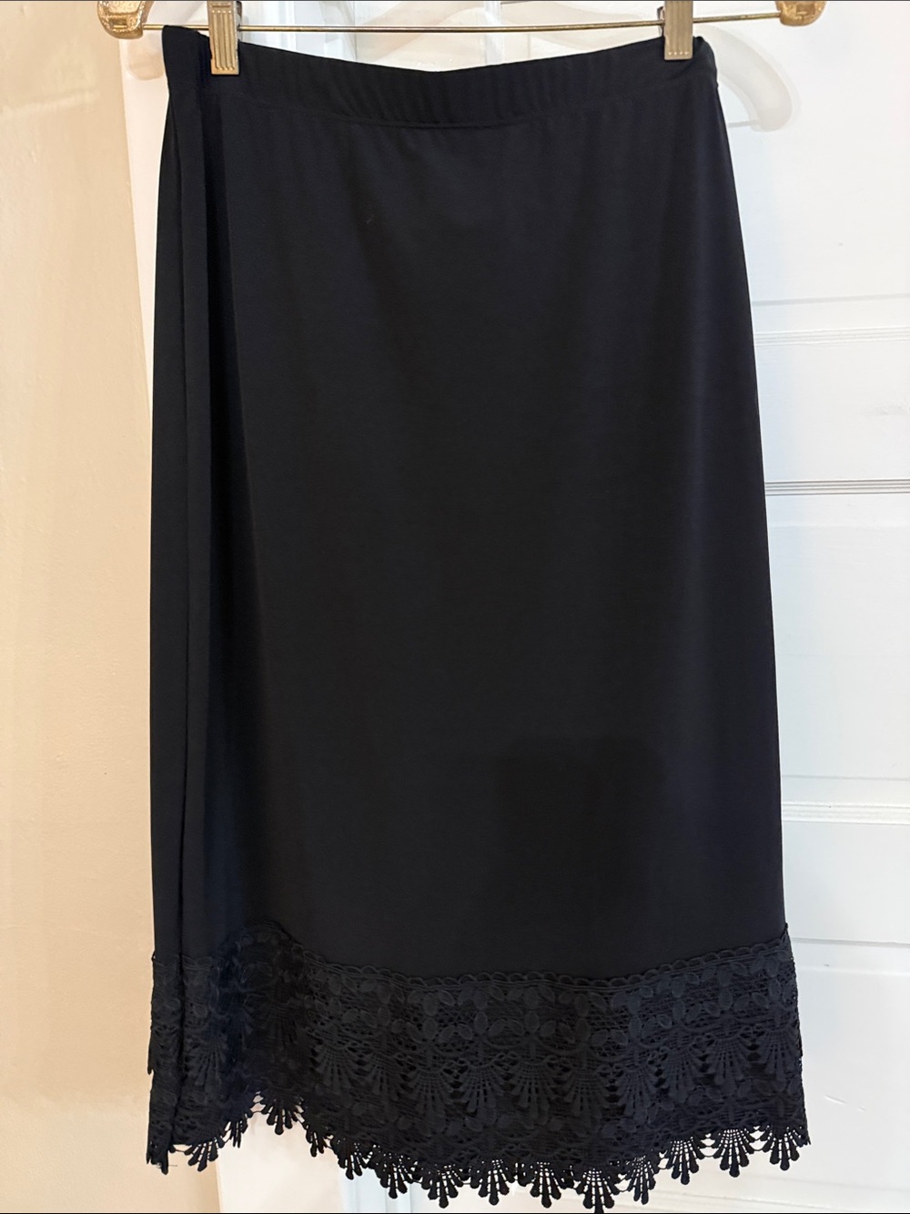Elegant Black Midi Lace Skirt Extender with a Lace Hem Sz Medium NWT
